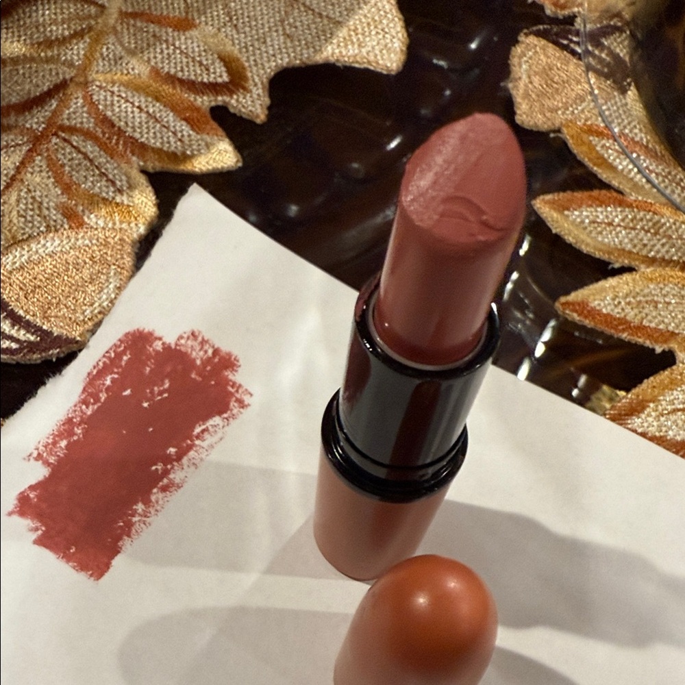 Mac  Velvet Teddy Matte  Lipstick - Picture 2 of 3